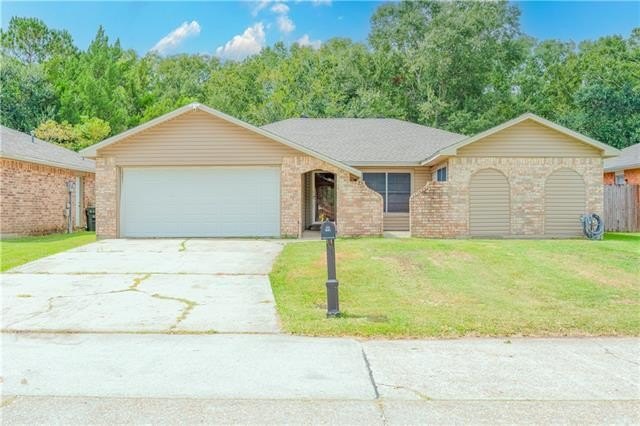 Welcome to your beautiful bayou-side waterfront home! This - Beach Home for sale in Houma, Louisiana on Beachhouse.com