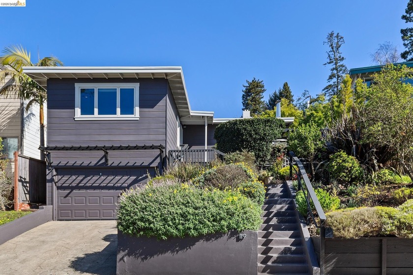 Dramatic modern design meets sweeping Golden Gate Bridge views - Beach Home for sale in Berkeley, California on Beachhouse.com