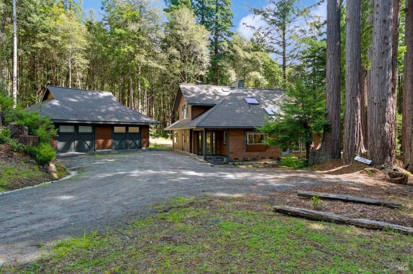 Escape to your perfect tranquil retreat. This home is an ideal - Beach Home for sale in Jenner, California on Beachhouse.com