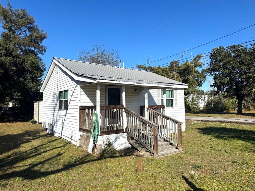 Move-In Ready & Under $100K! Whether you're a first-time - Beach Home for sale in Panama City, Florida on Beachhouse.com