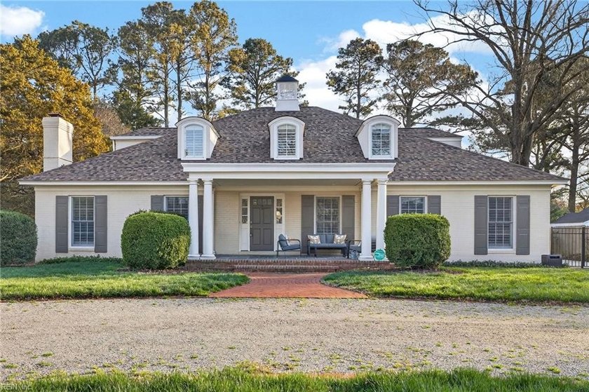 Fantastic home in sought-after Bay Colony, just a short - Beach Home for sale in Virginia Beach, Virginia on Beachhouse.com