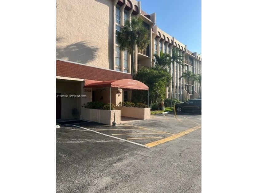 Perfect location of 1 bed 1 bath newly remodeled 1st floor unit - Beach Condo for sale in Hallandale Beach, Florida on Beachhouse.com