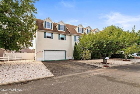 Discover endless possibilities in this spacious waterfront home - Beach Home for sale in Forked River, New Jersey on Beachhouse.com