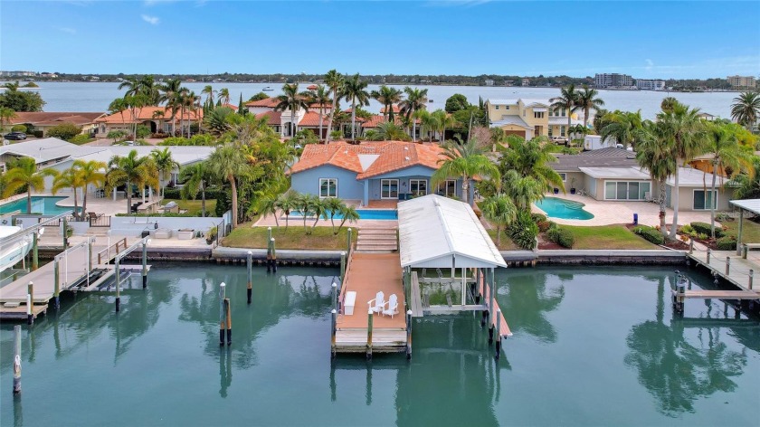 LOCATION! LOCATION! LOCATION! Welcome to 130 Windward Island, a - Beach Home for sale in Clearwater, Florida on Beachhouse.com