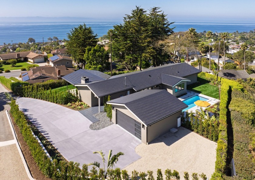 Perched atop a flat knoll in Santa Barbara's coveted Mesa - Beach Home for sale in Santa Barbara, California on Beachhouse.com