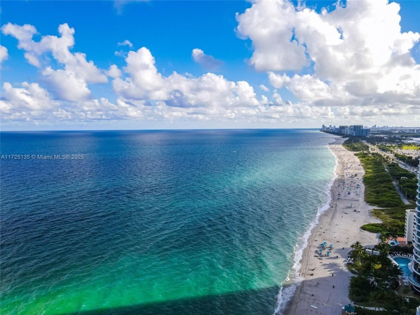 BOATERS THIS ONE IS FOR YOU! ONLY UNIT IN THE ISLAND THAT YOU - Beach Townhome/Townhouse for sale in Sunny Isles Beach, Florida on Beachhouse.com