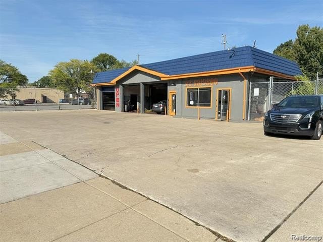 Excellent Mechanic Business and Property Available in a - Beach Commercial for sale in Detroit, Michigan on Beachhouse.com