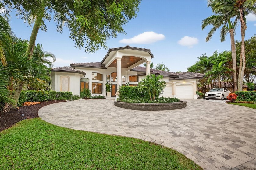Priced below appraised value! Stunning Harbor Beach SINGLE-LEVEL - Beach Home for sale in Fort Lauderdale, Florida on Beachhouse.com