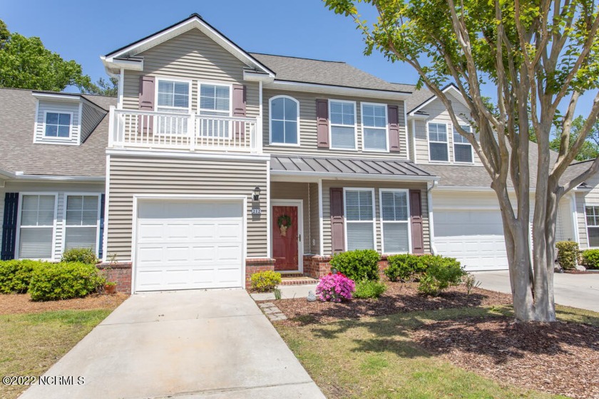 Come see this spacious town home located in Beacon Townes. The - Beach Condo for sale in Calabash, North Carolina on Beachhouse.com