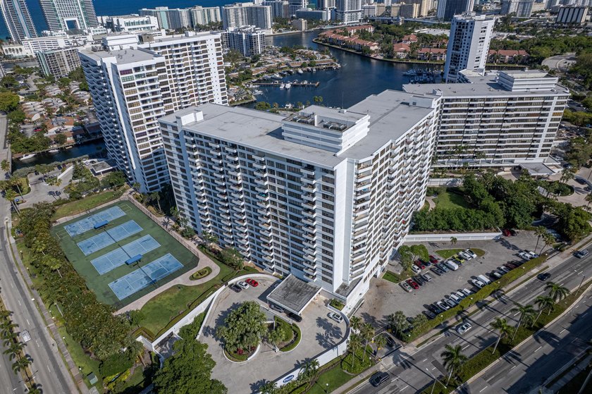 Perfect opportunity to create your vision. Ideal for investment - Beach Condo for sale in Hallandale Beach, Florida on Beachhouse.com