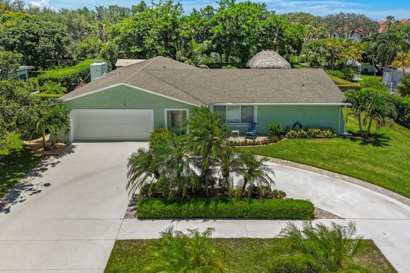 Live the Florida lifestyle in this classic 3-bedroom, 2-bath CBS - Beach Home for sale in Palm Beach Gardens, Florida on Beachhouse.com