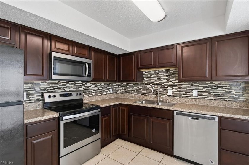 Fall in love with this updated and well-maintained townhome in - Beach Townhome/Townhouse for sale in Virginia Beach, Virginia on Beachhouse.com