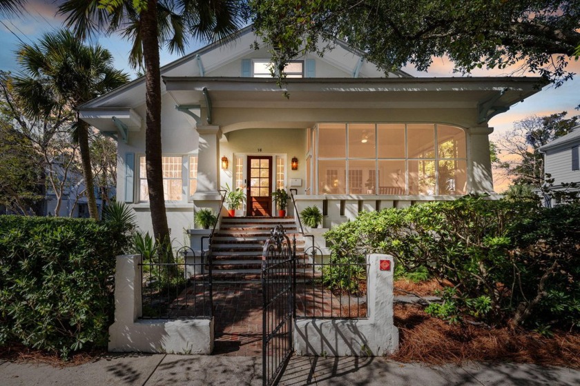 Discover a beautifully renovated 1920s treasure that seamlessly - Beach Home for sale in Charleston, South Carolina on Beachhouse.com