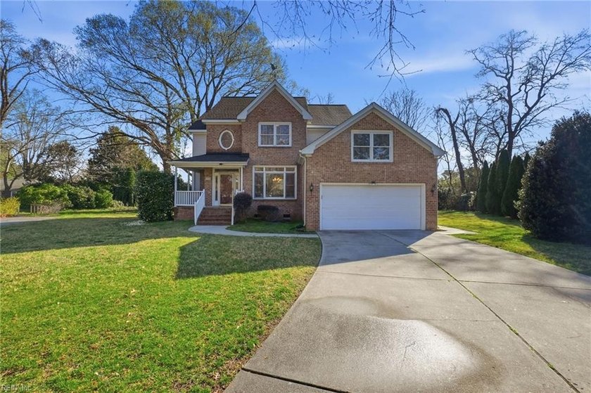 Spacious 4 bedroom, 3 bath home located on a ½-acre - Beach Home for sale in Virginia Beach, Virginia on Beachhouse.com