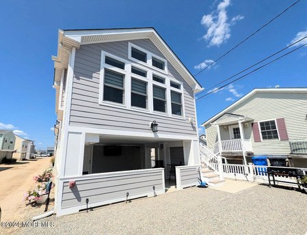 Like-new, gorgeous beach house in the desirable private - Beach Home for sale in Lavallette, New Jersey on Beachhouse.com