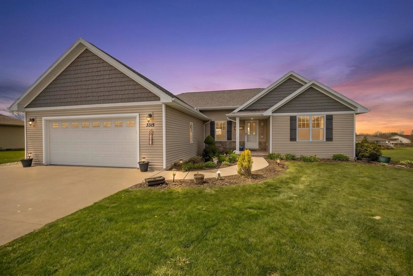 Amazing ranch home located on a dead-end road with incredible - Beach Home for sale in Green Bay, Wisconsin on Beachhouse.com