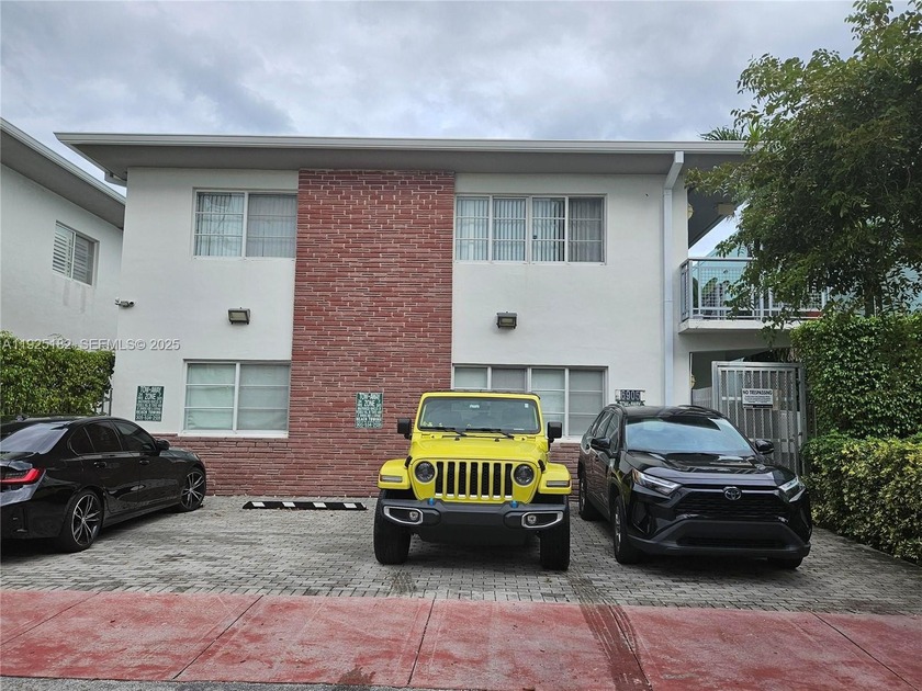 RARE FIND -- AMAZING WATER VIEWS! DIRECT CANAL ACCESS FROM YOUR - Beach Condo for sale in Miami Beach, Florida on Beachhouse.com