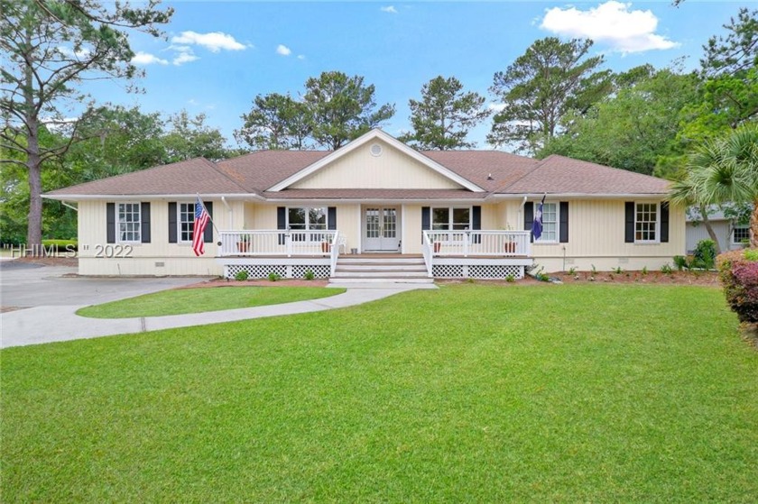 Superb value on remodeled, one level home with sweeping double - Beach Home for sale in Hilton Head Island, South Carolina on Beachhouse.com
