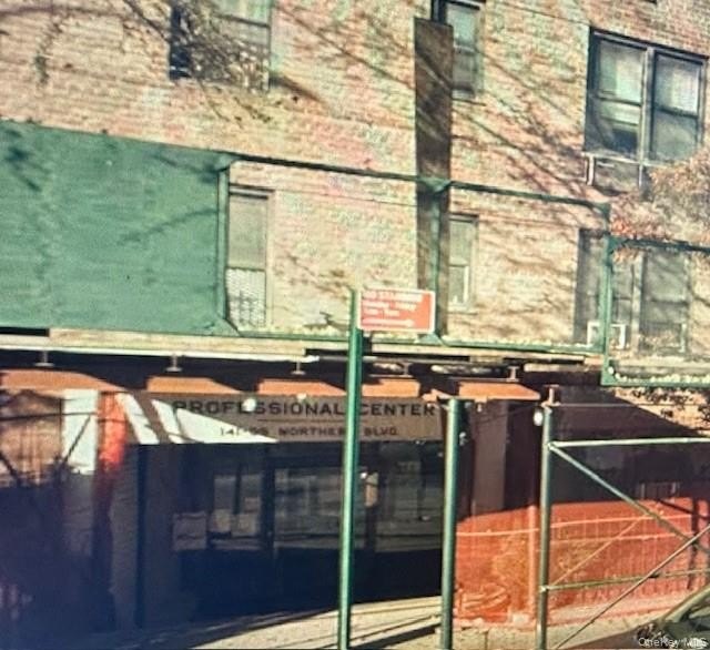 This suite #1G is a co-operative unit, 800sf, front unit, on - Beach Home for sale in Flushing, New York on Beachhouse.com