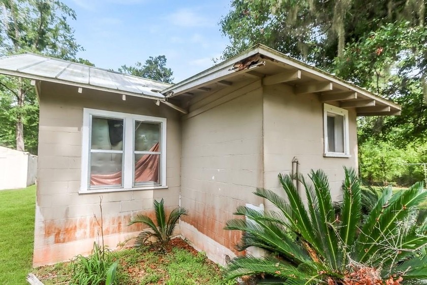 Take advantage of this solid 2-bedroom, 1-bath block home - Beach Home for sale in Wewahitchka, Florida on Beachhouse.com