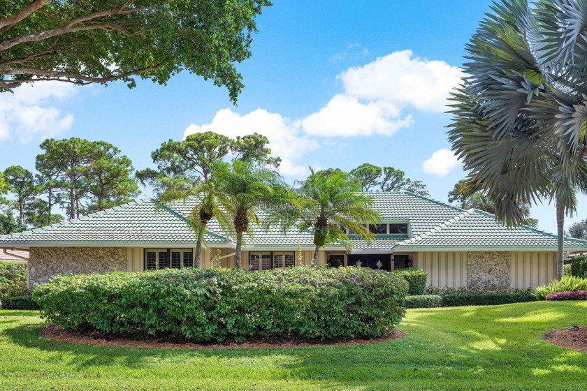 Welcome to your dream oasis at Marlwood Estates in PGA National - Beach Home for sale in Palm Beach Gardens, Florida on Beachhouse.com