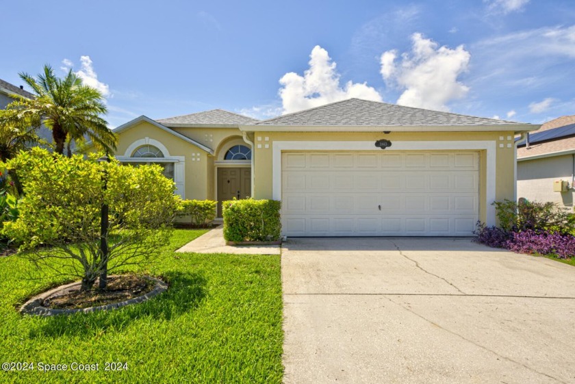 This charming lakeside 3-bedroom, 2-bathroom split-plan home is - Beach Home for sale in Rockledge, Florida on Beachhouse.com