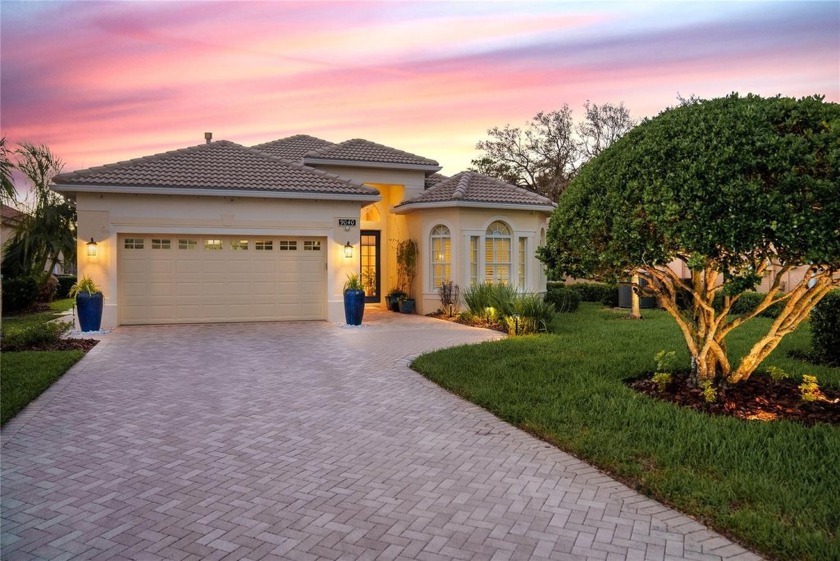 Welcome home!
9040 Willowbrook Dr is a hidden gem in the - Beach Home for sale in Sarasota, Florida on Beachhouse.com