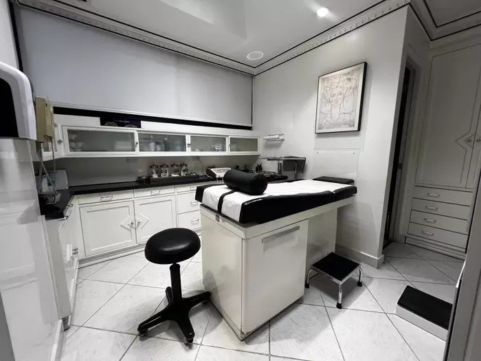 Medical Office located in the Paitilla Hospital. It has 34 m2 - Beach Commercial for sale in Panama City,  on Beachhouse.com