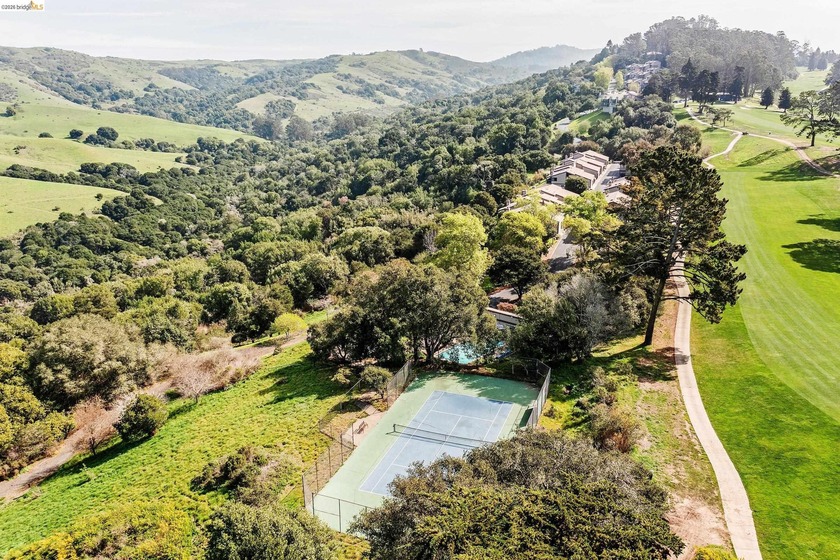 Nature lovers retreat! Surrounded by stunning canyon views and - Beach Townhome/Townhouse for sale in El Cerrito, California on Beachhouse.com