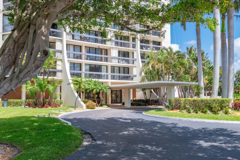 Beautiful Bright & Spacious Furnished 3 bedroom 2 bath corner - Beach Condo for sale in West Palm Beach, Florida on Beachhouse.com