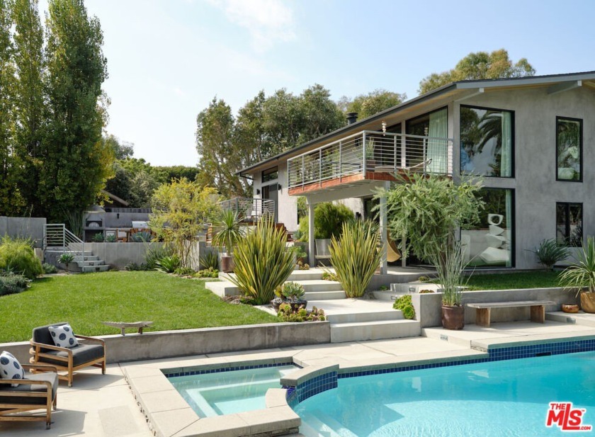 Gorgeously reimagined inside and out, this Point Dume residence - Beach Home for sale in Malibu, California on Beachhouse.com