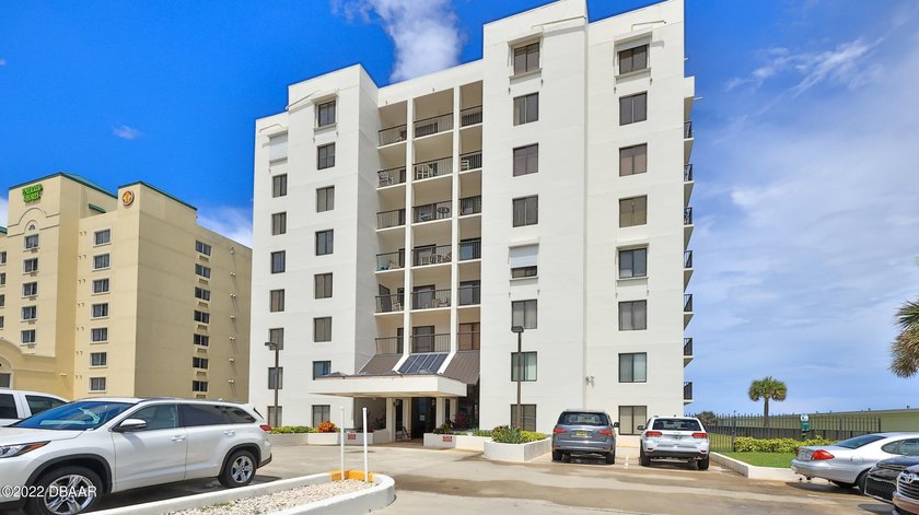 This spacious turn key 2 bedroom 2 bath condo enjoys gorgeous - Beach Condo for sale in Daytona Beach Shores, Florida on Beachhouse.com