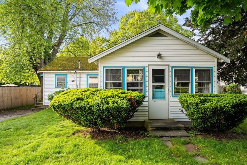 Welcome to 107 Towne Way, a charming 3-bedroom, 1-bath coastal - Beach Home for sale in Marshfield, Massachusetts on Beachhouse.com