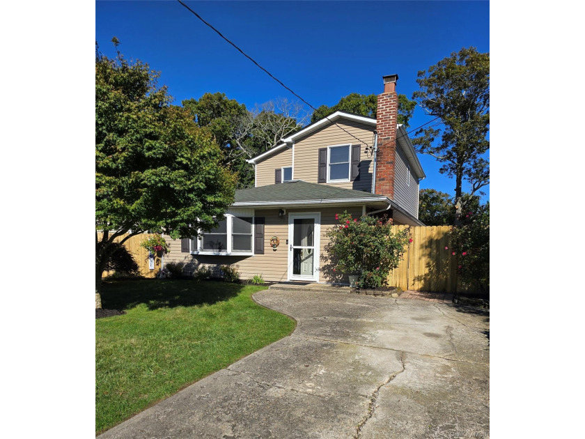 This spacious Colonial offers 4 Bedrooms with A bonus room ( - Beach Home for sale in Shirley, New York on Beachhouse.com