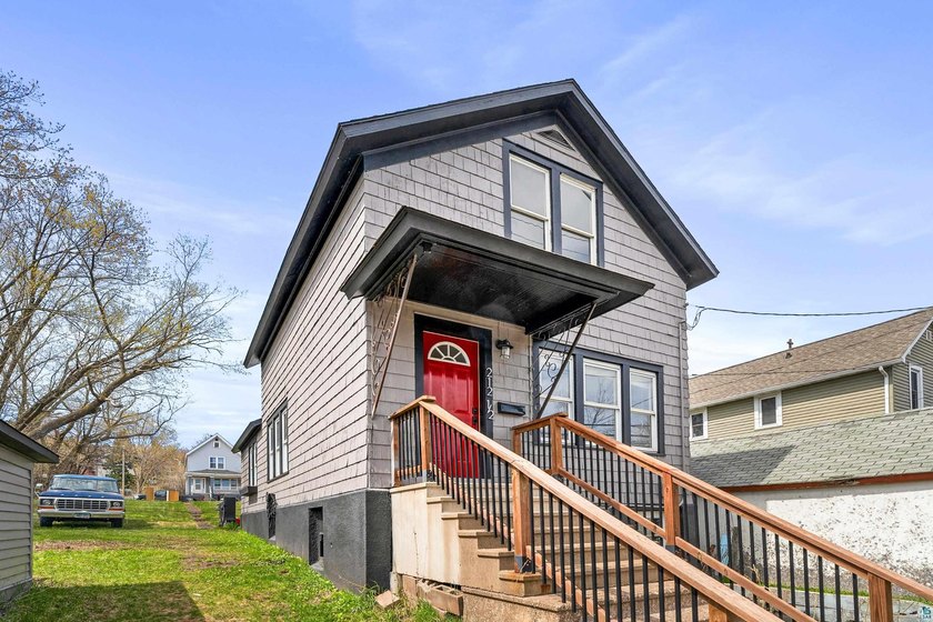 Walkable to downtown and Canal Park with beautiful Lake Superior - Beach Home for sale in Duluth, Minnesota on Beachhouse.com