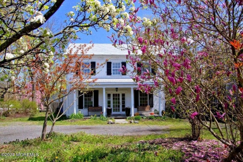 Welcome to this delightful 3-bedroom waterfront retreat nestled - Beach Home for sale in Middletown, New Jersey on Beachhouse.com