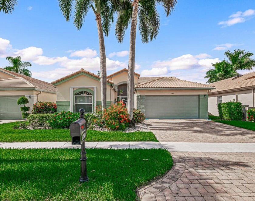 Beautiful lakefront home with breathtaking views, 3 bedrooms 2 - Beach Home for sale in Boynton Beach, Florida on Beachhouse.com