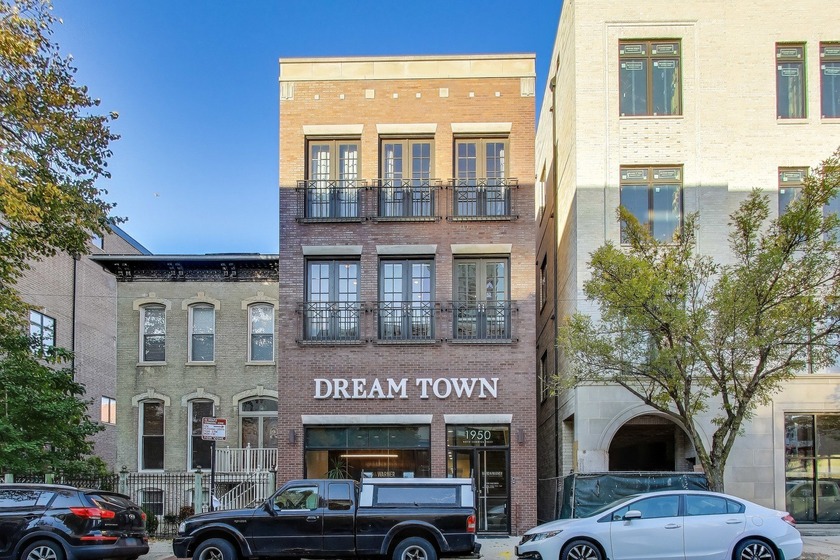 This impeccably renovated mixed-use, two-tenant - Beach Commercial for sale in Chicago, Illinois on Beachhouse.com