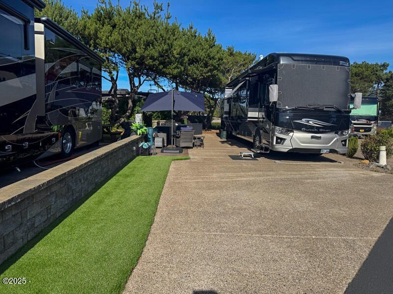 Come enjoy this fully furnished back in lot in the beautiful - Beach Lot for sale in Newport, Oregon on Beachhouse.com
