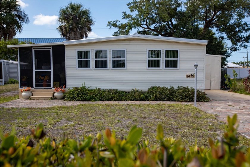 Cute as a button.This recently  updated manufactured home is - Beach Home for sale in Englewood, Florida on Beachhouse.com