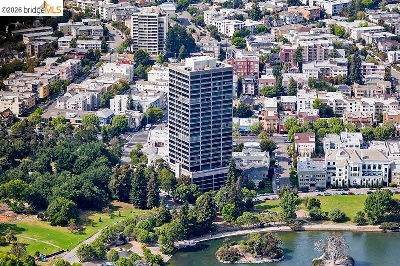 Stunning panoramic Lake Merritt, SF Bay and Oakland Hills view - Beach Condo for sale in Oakland, California on Beachhouse.com