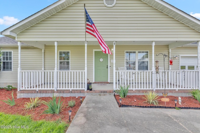Don't miss the chance to transform this 3-bedroom, 2-bath home - Beach Home for sale in Sneads Ferry, North Carolina on Beachhouse.com