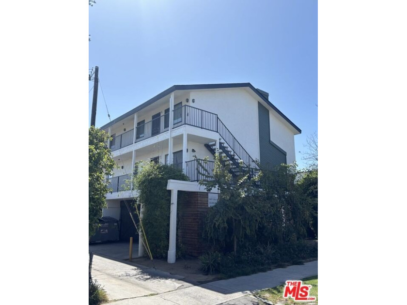 PRICED TO SELL - 10X GRM AND 6.5% CAP AT MARKET RENTS for 1980's - Beach Home for sale in Long Beach, California on Beachhouse.com