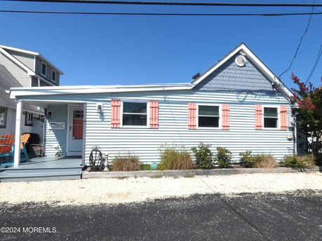 OWNED LAND in the SHORE VILLA ASSOCIATION !!! - This home - Beach Home for sale in Seaside Park, New Jersey on Beachhouse.com