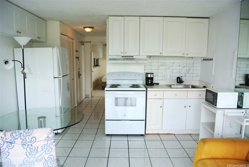 Welcome to Aloha Lani #1815, a well-maintained unit in the heart - Beach Condo for sale in Honolulu, Hawaii on Beachhouse.com