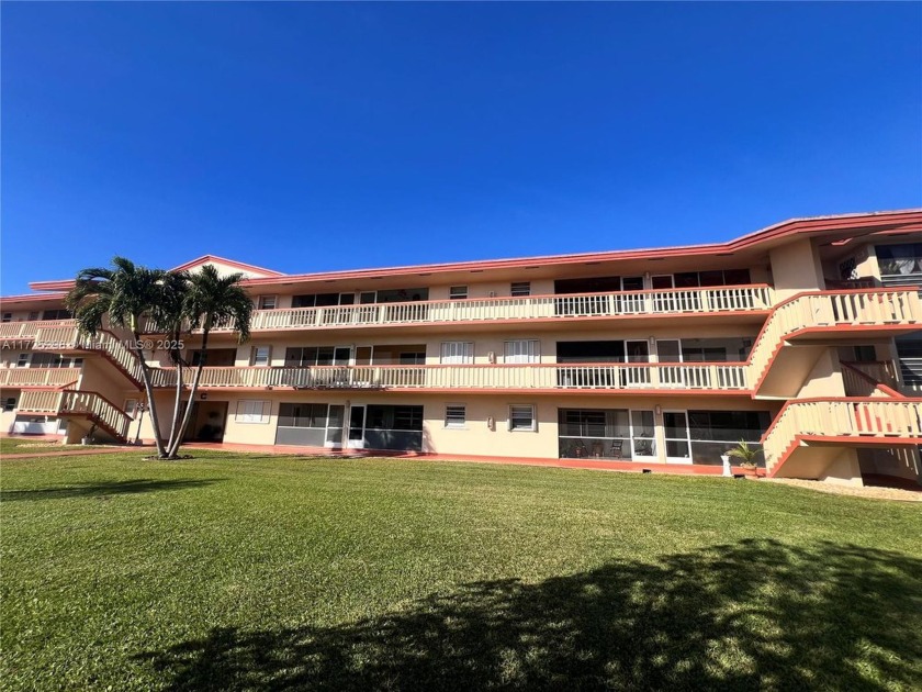 Welcome to this charming 2-bedroom, 1.5-bath condo located in - Beach Condo for sale in Hollywood, Florida on Beachhouse.com