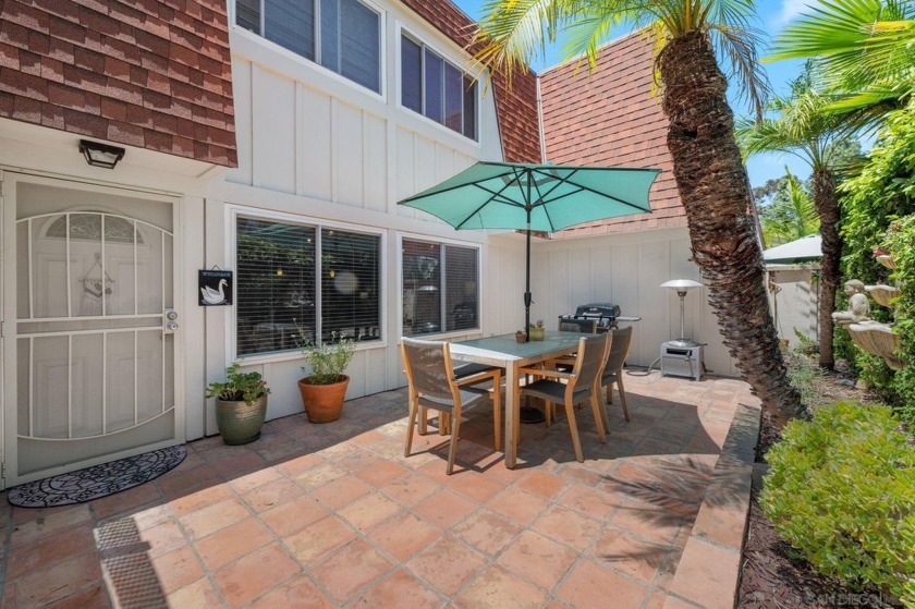 Walking distance (3 blocks) to Lake Murray. This move in ready - Beach Home for sale in La Mesa, California on Beachhouse.com