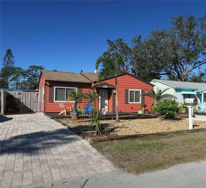 Great potential in this 2-bedroom, 1-bath fixer-upper located in - Beach Home for sale in Gulfport, Florida on Beachhouse.com