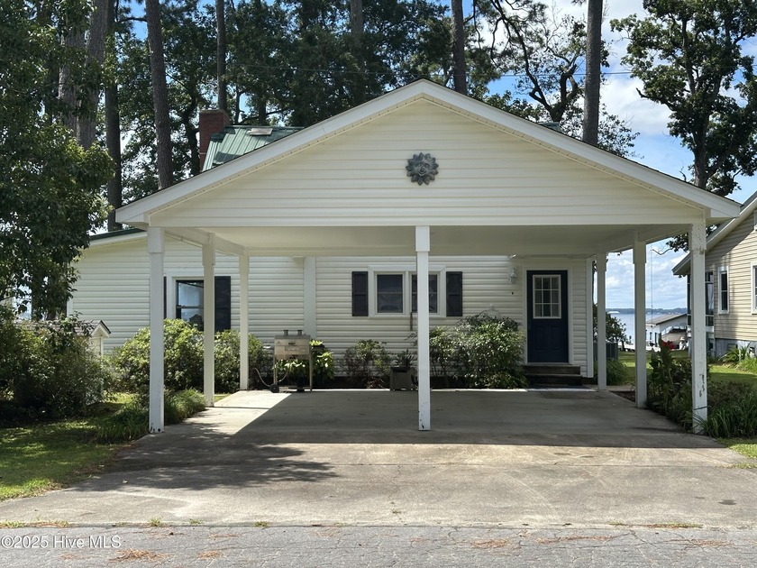 WATERFRONT GETAWAY ON THE PAMLICO - Escape to the river with - Beach Home for sale in Bath, North Carolina on Beachhouse.com