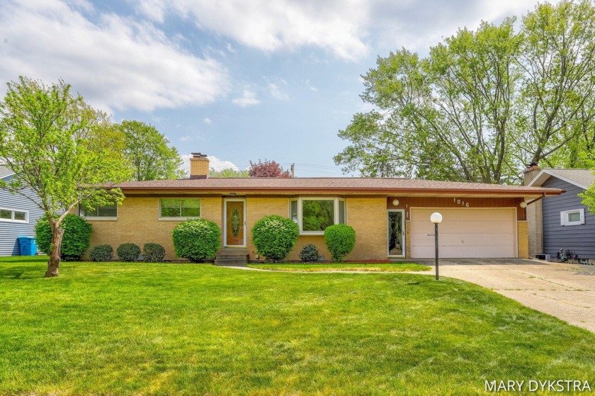 Welcome to 1016 Orchard Avenue - a charming 3 bedroom, 2 full - Beach Home for sale in Grand Haven, Michigan on Beachhouse.com